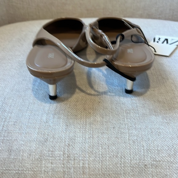 Never worn Zara tan sling back kitten heel - Picture 4 of 4